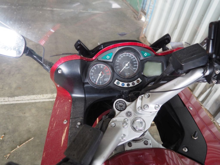 YAMAHA 1300 FJR :  Numéro de série :JYARP042000004511. 1ère M.E.C : 20