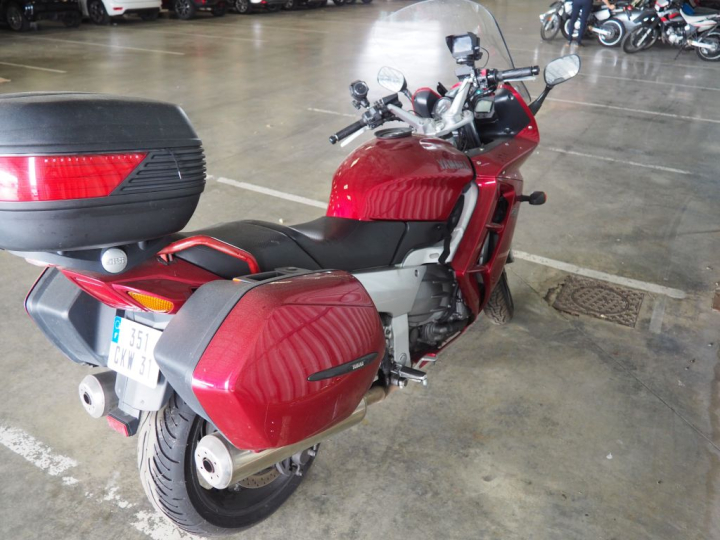 YAMAHA 1300 FJR :  Numéro de série :JYARP042000004511. 1ère M.E.C : 20