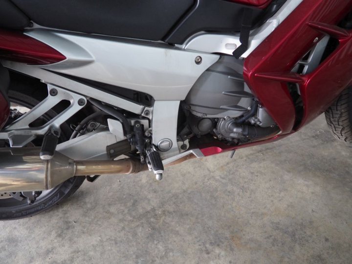 YAMAHA 1300 FJR :  Numéro de série :JYARP042000004511. 1ère M.E.C : 20