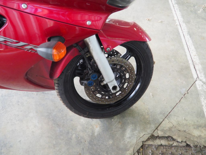YAMAHA 1300 FJR :  Numéro de série :JYARP042000004511. 1ère M.E.C : 20