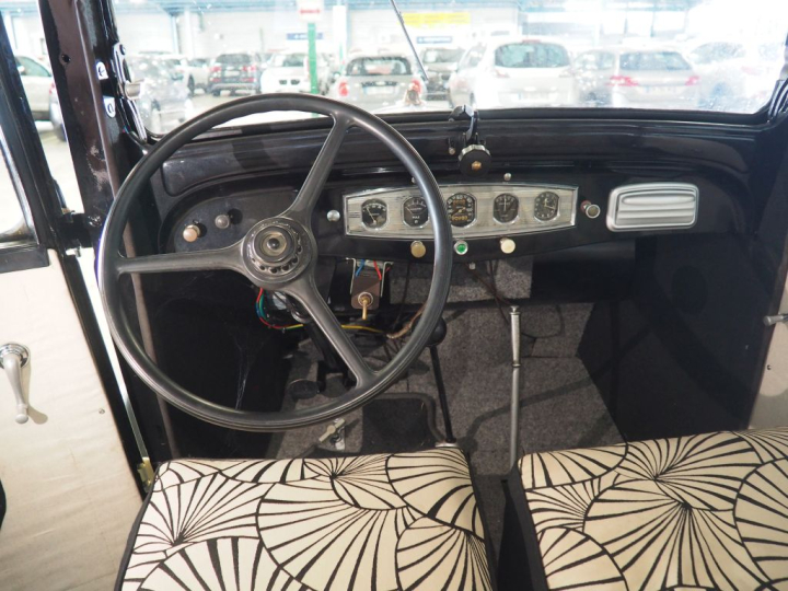 CITROEN ROSALIE BERLINE 8 :  Numéro de série :819805. 1ère M.E.C : 193
