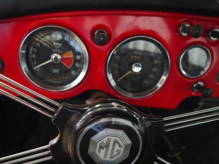 MGA 1500 mk1 ROADSTER :  Numéro de série :HD4345891. Numéro moteur :15
