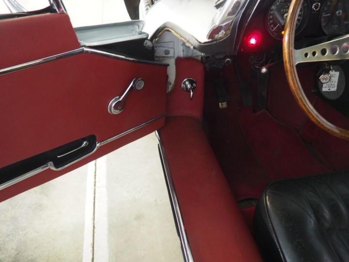 JAGUAR TYPE E CABRIOLET 4.2L BVM :  Import Usa. Carte grise française.