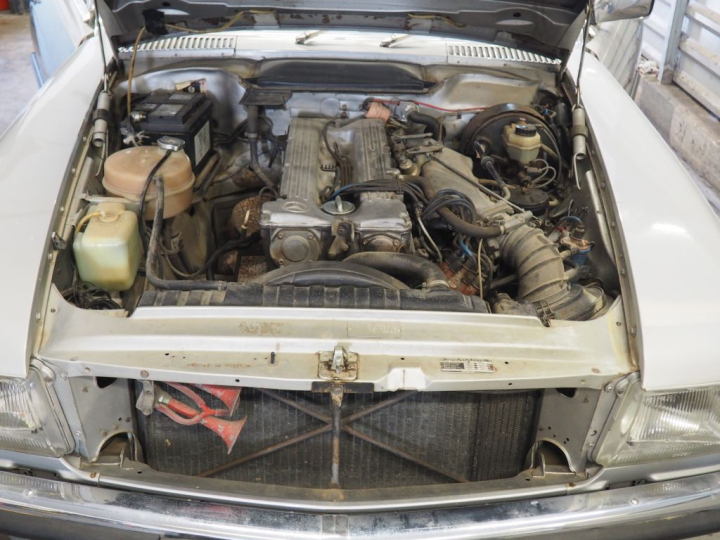 Mercedes 280 SL BVM4 :  Numéro de série 10704210001252. 1ère M.E.C : 1