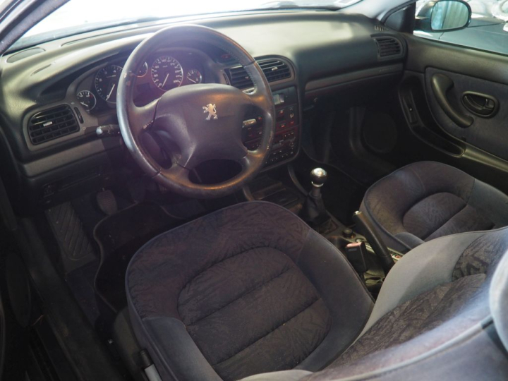 Peugeot 406 coupe 2l16s :  Numéro de série VF38CRFRE81084952 1ère M.E.