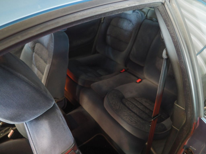 Peugeot 406 coupe 2l16s :  Numéro de série VF38CRFRE81084952 1ère M.E.