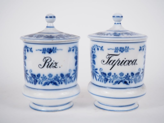 Vente aux enchères Paire de pots couverts en porcelaine marqués "Riz" et "Tapioca", décor