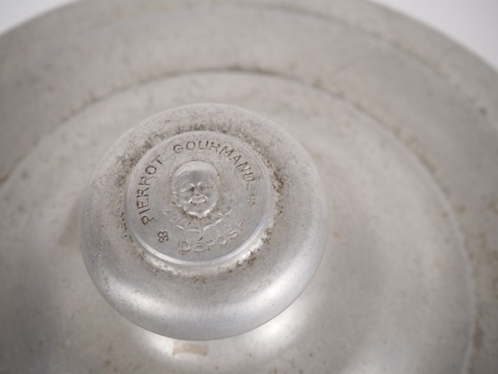 Paire de pots couverts à sucettes en verre et métal  "Pierrot Gourmand