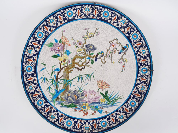 Jean Vieillard à Bordeaux.  Grand plat décoratif en émaux polychromes,