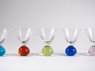 Vente aux enchères Service de 13 verres à liqueur en verre bicolore de Murano.
