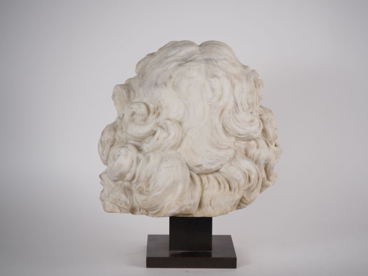 Ecole génoise du XVIIème siècle. "Tête d'homme". Marbre blanc Erosions