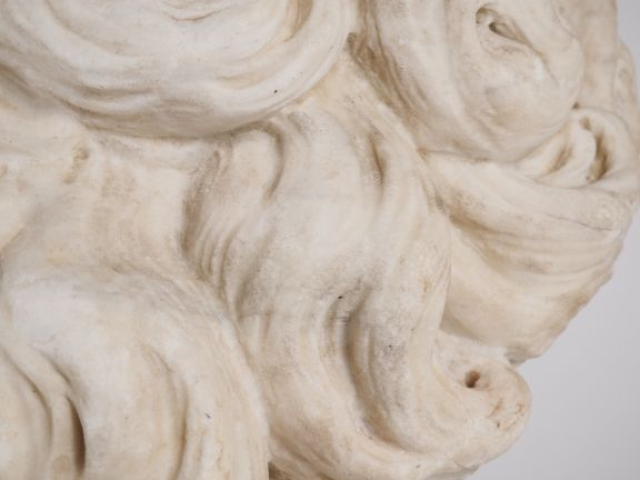 Ecole génoise du XVIIème siècle. "Tête d'homme". Marbre blanc Erosions