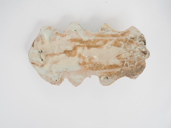 Bénitier plaque en faience italienne XVIIIème, à décor du Saint Suaire