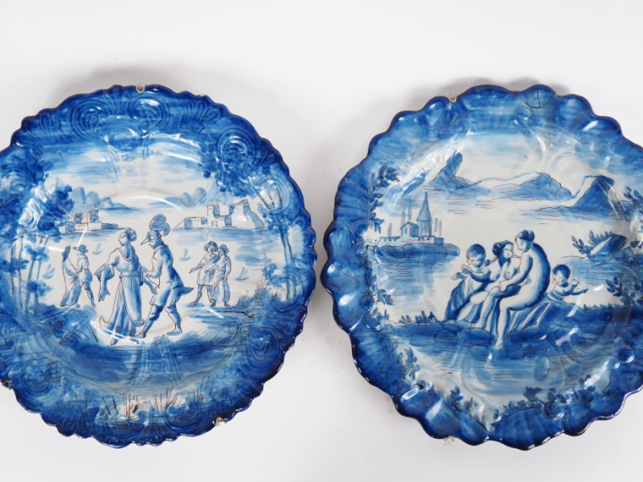 Paire de plats XIXème en faience italienne à décor en camaieu bleu de 