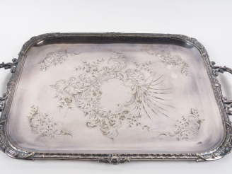 Vente aux enchères Plateau Napoléon III en métal argenté, à décor de feuillage et de roca
