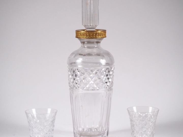 SAINT LOUIS. Service à liqueur en cristal à décor de croisillons compr