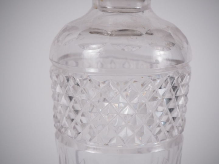 SAINT LOUIS. Service à liqueur en cristal à décor de croisillons compr