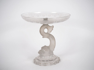 Vente aux enchères BACCARAT.  Base de présentoir en cristal, à décor de triton, coupelle 