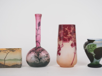 Vente aux enchères 4 vases Art Nouveau en verre, deux signés Legras, un signé Benores. (p