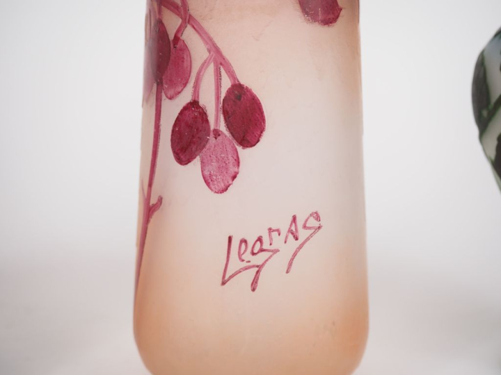 4 vases Art Nouveau en verre, deux signés Legras, un signé Benores. (p
