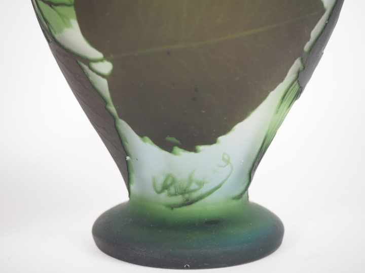 4 vases Art Nouveau en verre, deux signés Legras, un signé Benores. (p