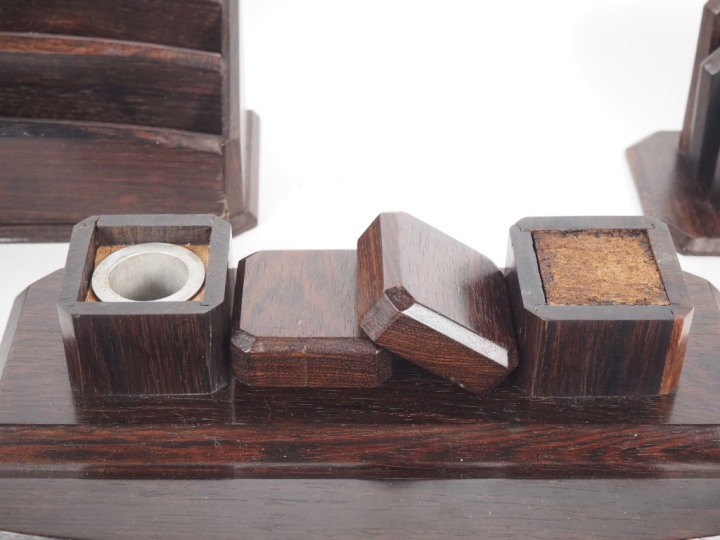 Garniture de bureau Art Déco, en palissandre massif comprenant trois p
