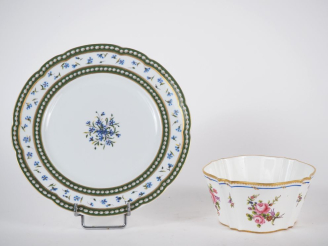 Vente aux enchères LIMOGES.  Vide poche de style Louis XVI en porcelaine dans le goût de 