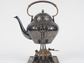 Vente aux enchères Samovar Art Nouveau en métal argenté, à décor de guis ( bruleur désarg