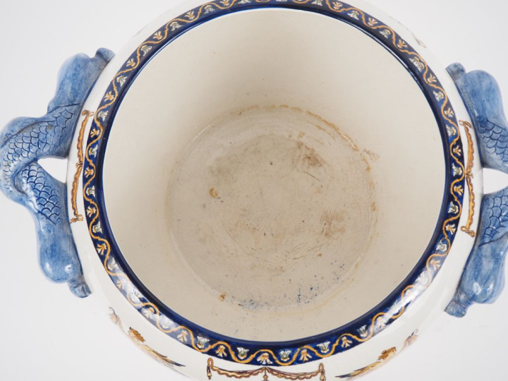 Grand cache pot en faience de Gien, décor polychrome de style Renaissa