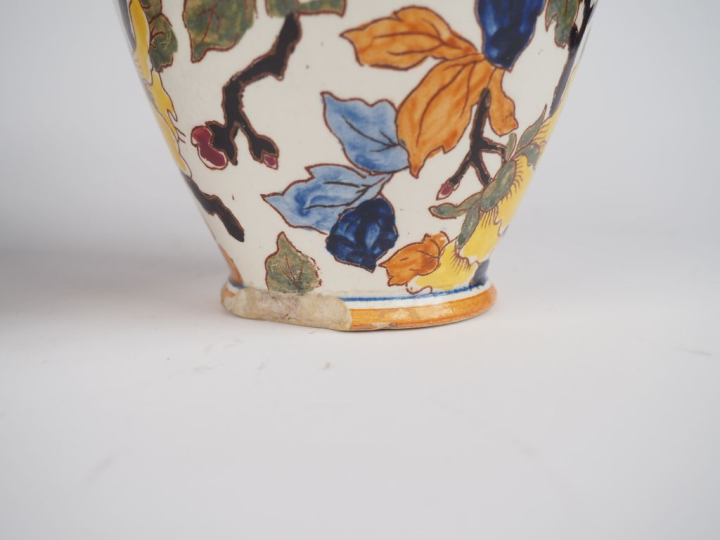 GIEN.  3 différentes verseuses en faience, décor polychrome à la pivoi