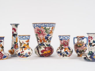 Vente aux enchères GIEN.  Vase cornet.  H. 17 cm une paire de vases. H. 11 cm   3 différe