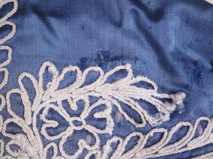 Habit de toréro en soie brodée et perles.  (accidents, manques)