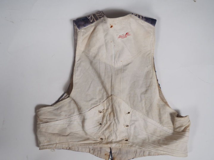 Habit de toréro en soie brodée et perles.  (accidents, manques)