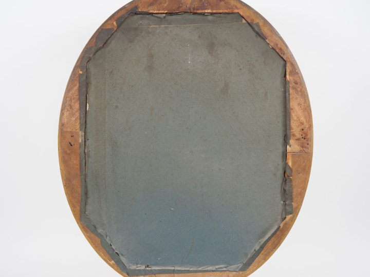 Paire de chromos Napoléon III dans des cadres en médaillon en bois dor