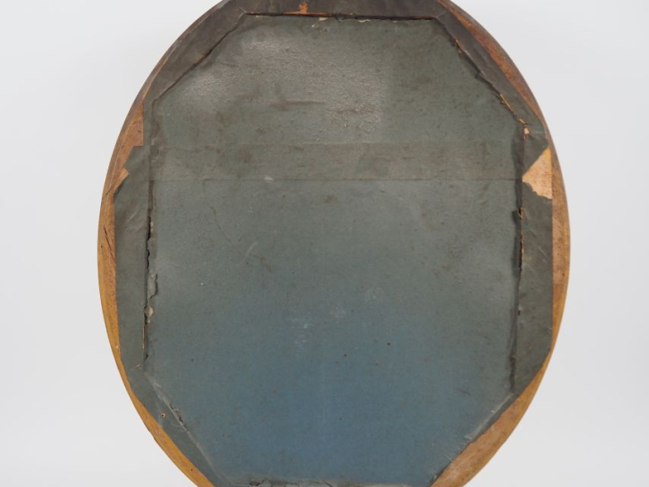 Paire de chromos Napoléon III dans des cadres en médaillon en bois dor