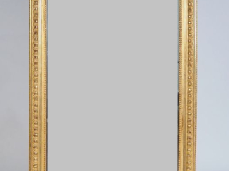 Vente aux enchères Glace de cheminée Napoléon III en bois et stuc doré, à décor de godron