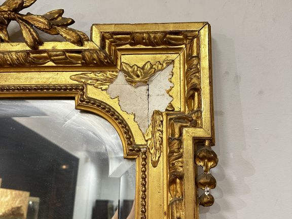Grande glace de salon Napoléon III de style Louis XVI en bois et stuc 