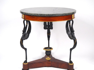 Vente aux enchères Guéridon Empire en acajou placage d'acajou et bronze, piétement tripod