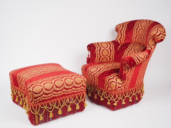 Mobilier de salon Napoléon III, garniture de velours cramoisi comprena