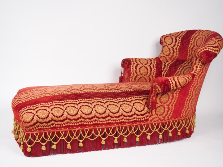 Mobilier de salon Napoléon III, garniture de velours cramoisi comprena