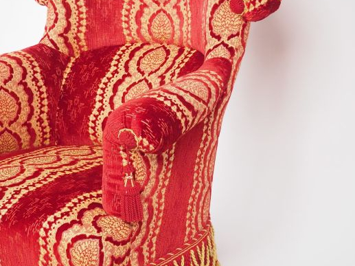 Mobilier de salon Napoléon III, garniture de velours cramoisi comprena