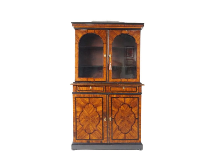 Vitrine Louis XIV en marqueterie, décor de motifs géométriques, ouvran