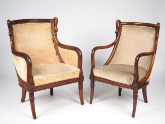 Vente aux enchères Mobilier de salon de style Empire en acajou, les dossiers à décor de c