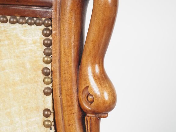 Mobilier de salon de style Empire en acajou, les dossiers à décor de c