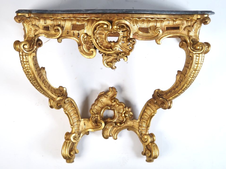 Console Napoléon III de style Louis XV en bois sculpté et doré, à déco