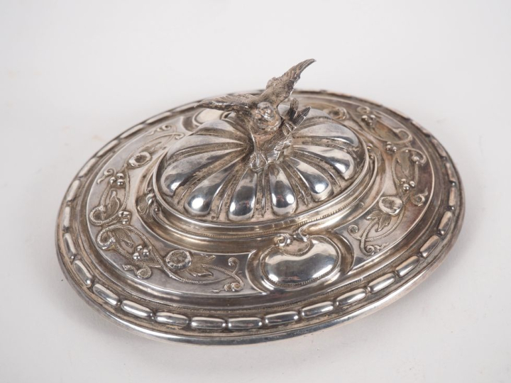 Couvercle de pièce de forme en argent 925, la prise ornée d'un oiseau 