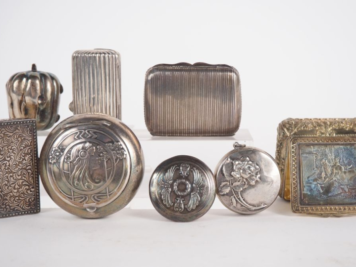 6 différentes boîtes à pilules ou tabatières en argent 800 et 925. Poi