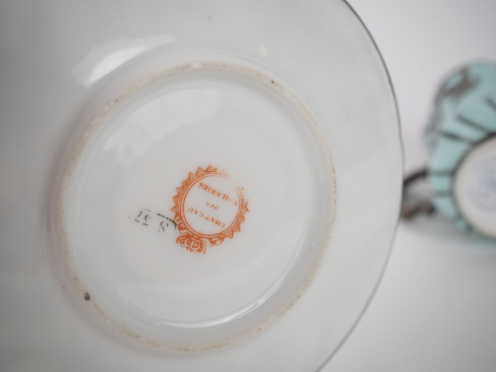 SEVRES (dans le goût de) Tasse et sous-tasse en porcelaine céladon à d