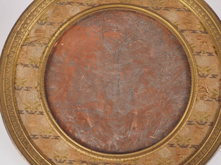 Cadre porte-photo de style Louis XVI en bronze à décor de nœud de ruba