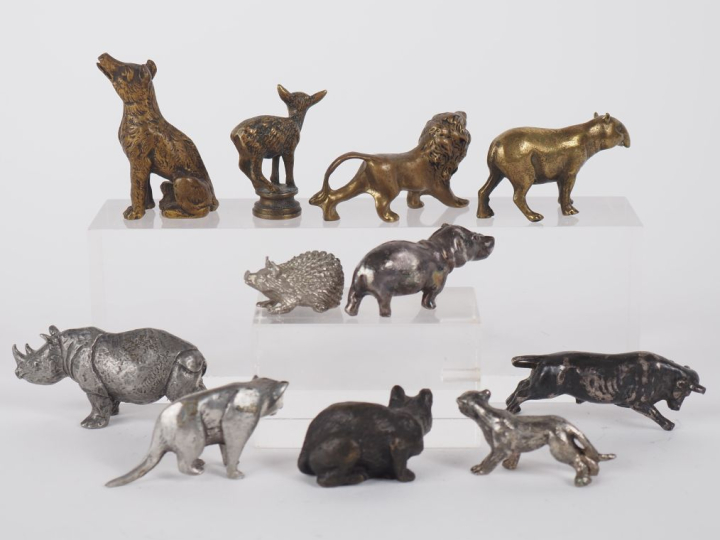 11 différents sujets animaliers en bronze, métal argenté ou patiné. H.